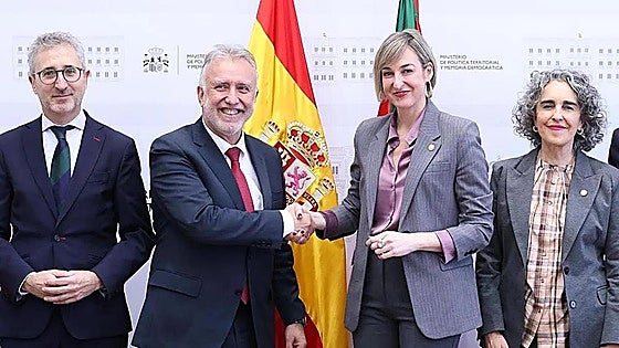 Los gobiernos vasco y central desbloquean sobre la bocina cinco nuevos traspasos a Euskadi