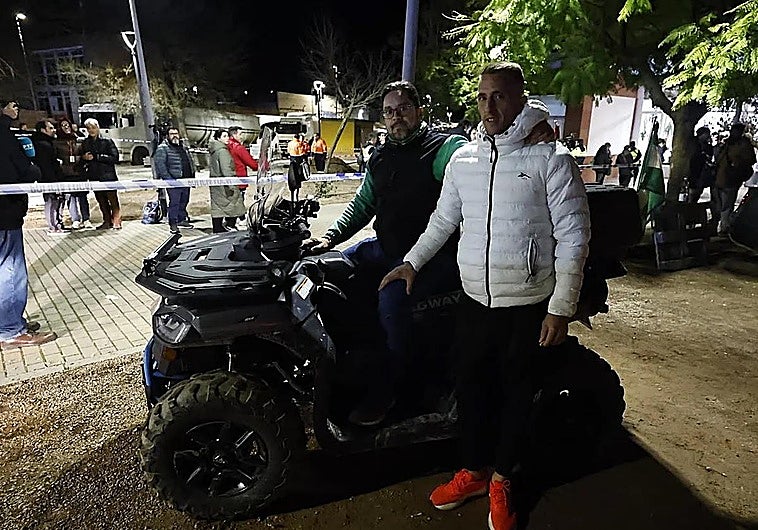 Un vendedor de la ONCE de Adamuz y su vecino ayudan a rescatar a decenas de heridos con un quad