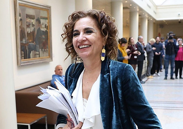 Hacienda abre la puerta a compensar de alguna manera la subida del SMI a las subcontratas