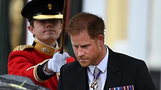 El príncipe Harry, al borde de las lágrimas: «Han hecho la vida de mi mujer un infierno»