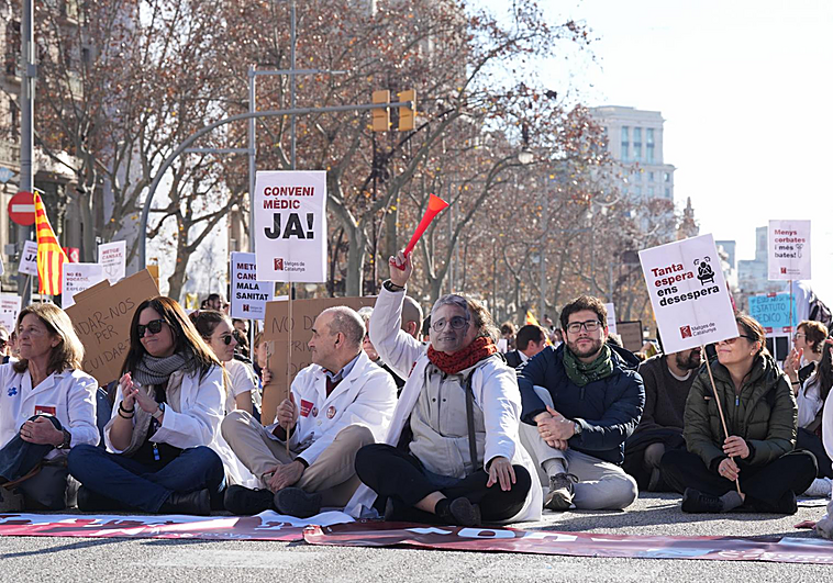 Los médicos convocan una huelga semanal hasta junio para reclamar un Estatuto propio