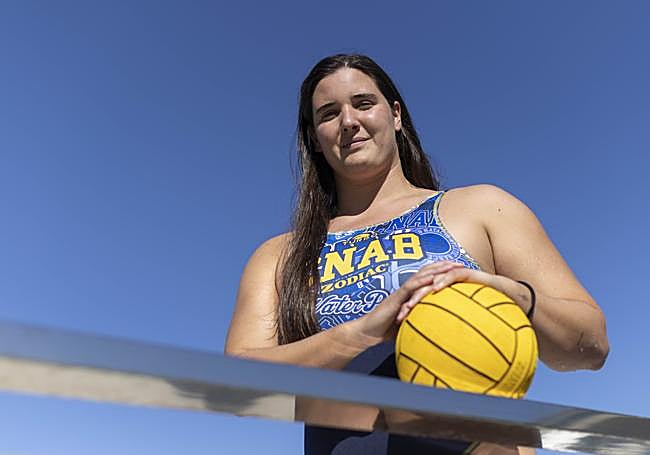 Paula leitón, con los colores del Club Natació Atlètic-Barceloneta