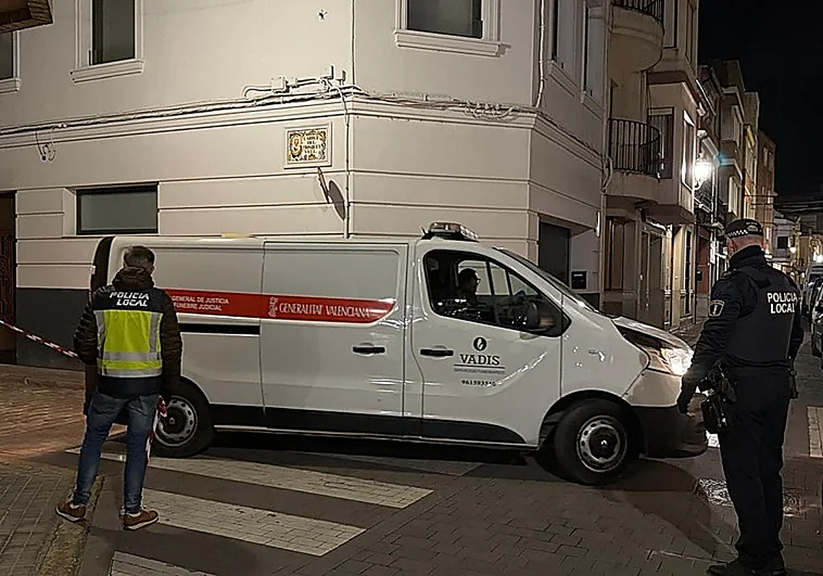 Un hombre mata a cuchilladas a un niño de 13 años amigo de su hijo y se entrega