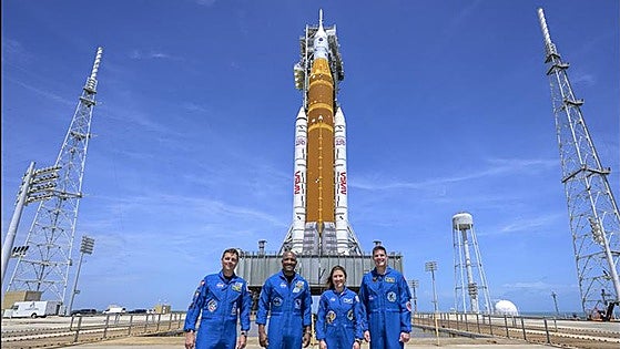 El ser humano regresa a la Luna: despega el SLS