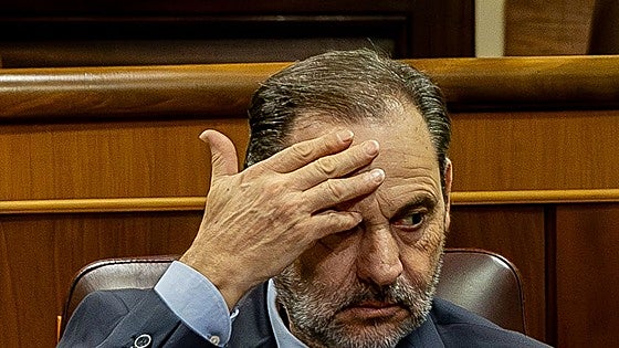 Ábalos no quiere salir de prisión: pide asistir por videoconferencia a la vista para evitar el «sufrimiento» por los traslados