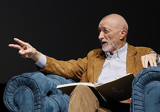 Pérez-Reverte: «Cualquier imbécil sabe que en la Guerra Civil hubo un bando ganador»