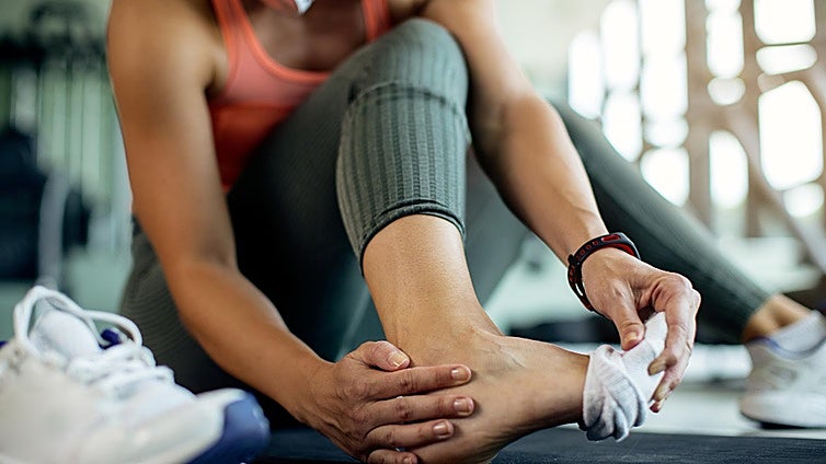 ¿Dolor de pies? Prueba estos separadores de dedos superpuestos que aliviarán tus molestias