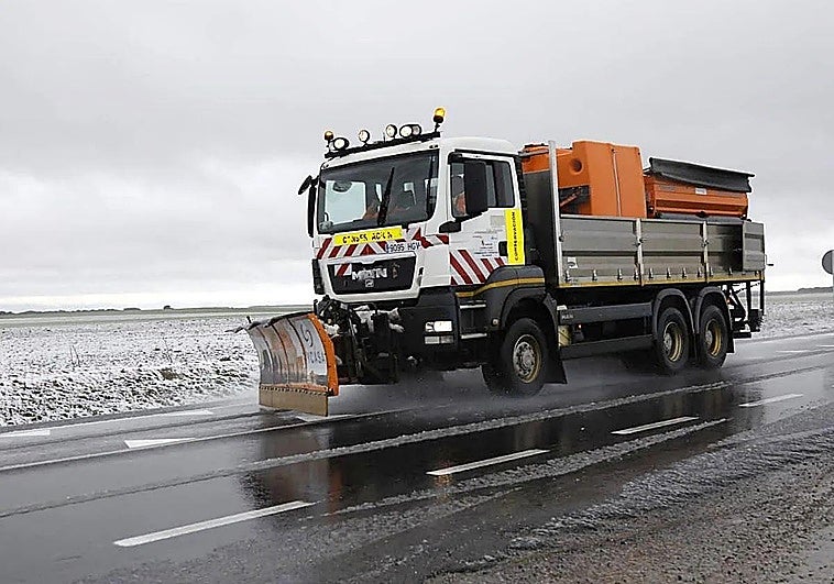 Muere en Ávila el conductor de un quitanieves al precipitarse desde 20 metros