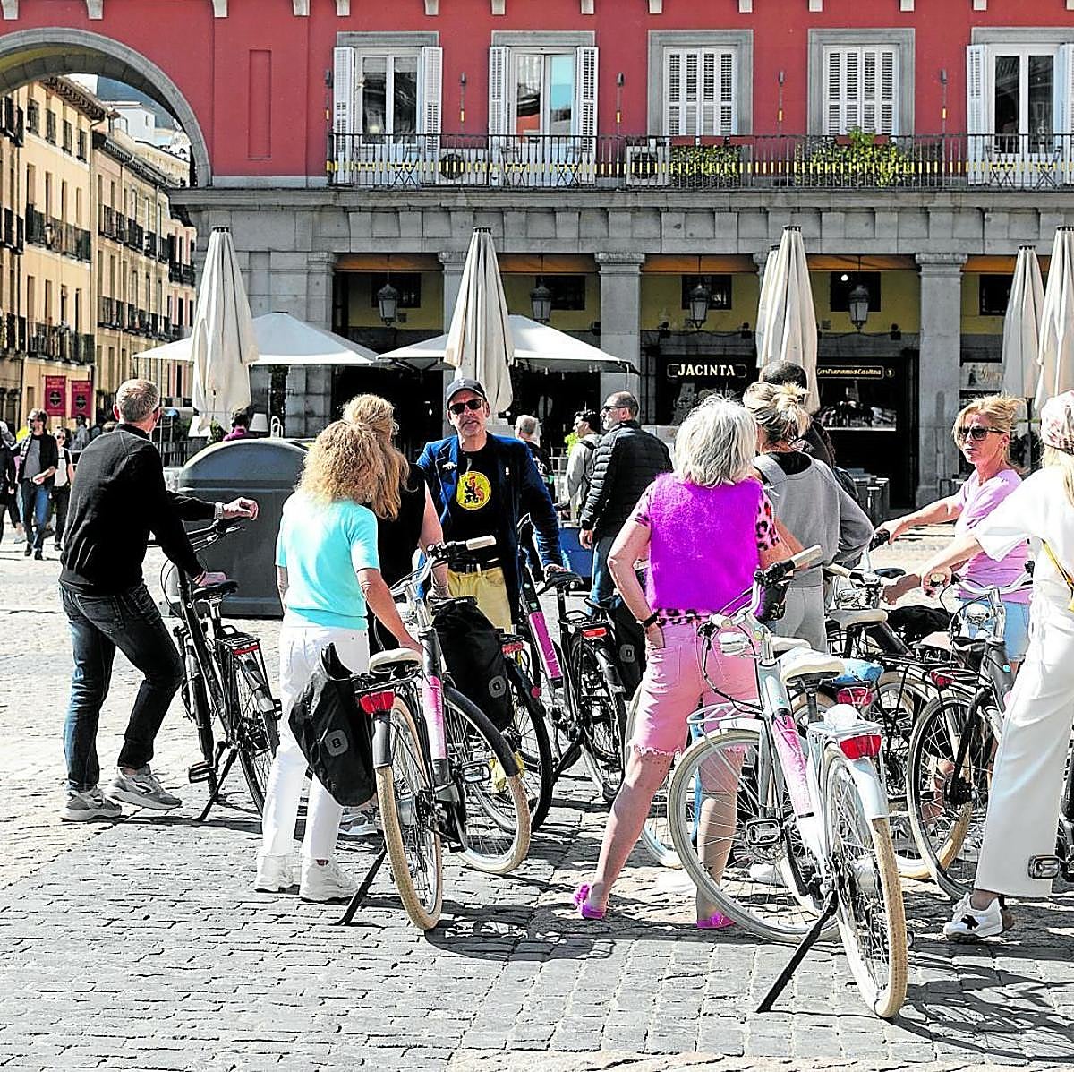 Turistas extranjeros en Madrid.