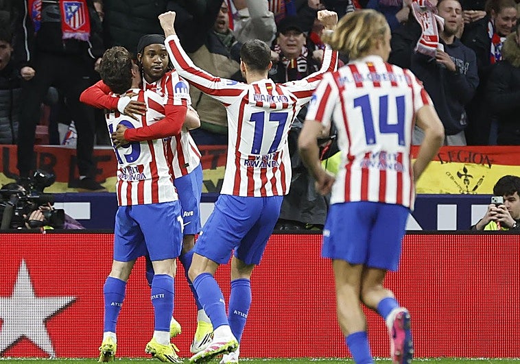 Julián Álvarez marca el 4-0 antes del descanso