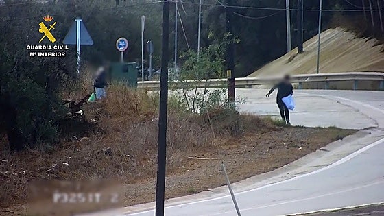 Detenidos por lanzar pelotas de hachís por encima de la valla de Melilla