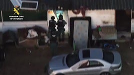 Vídeo Siete detenidos por introducir hachís en Melilla con lanzamientos por encima del vallado desde territorio marroquí