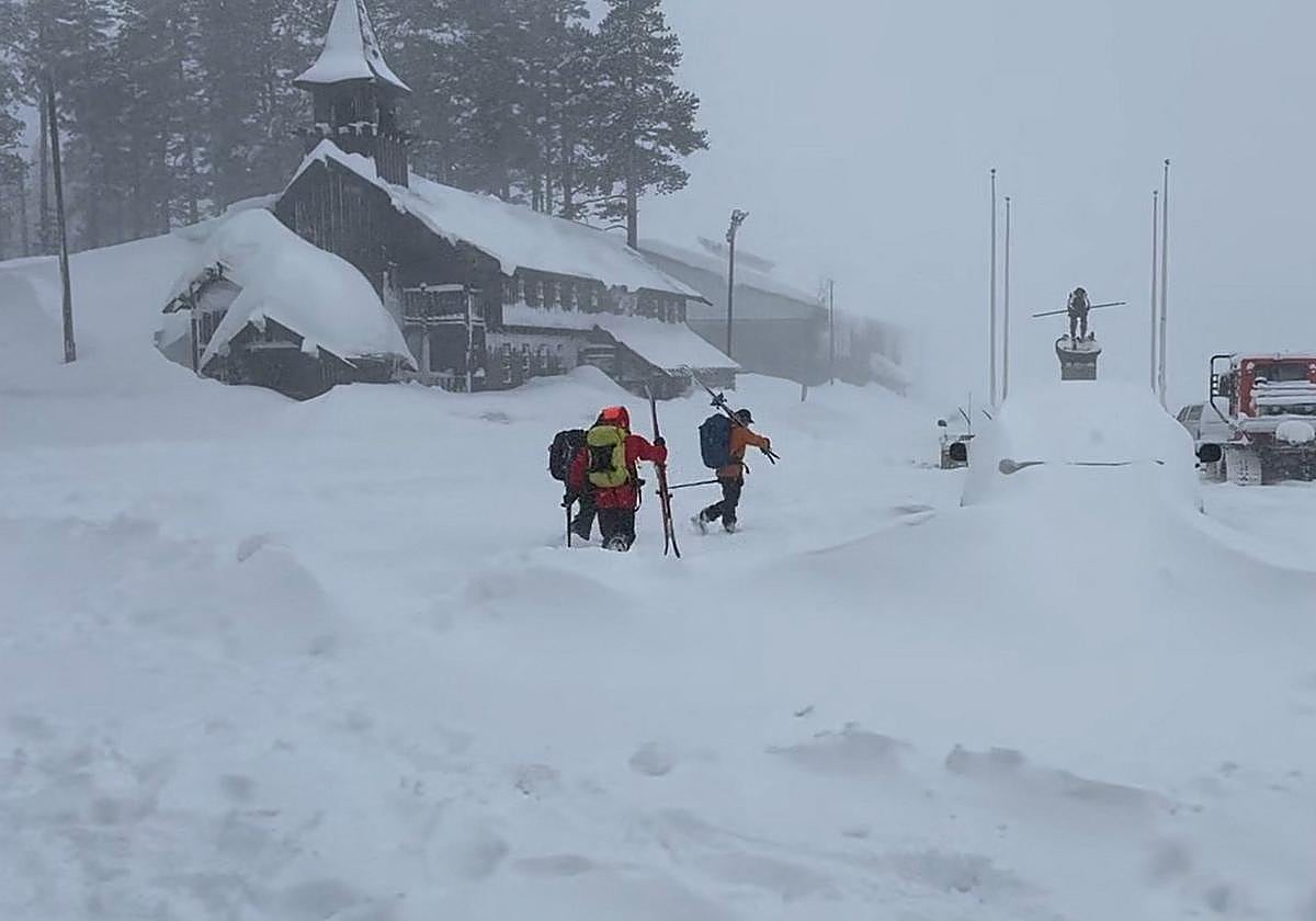 カリフォルニアで雪崩が発生、少なくとも９人が行方不明