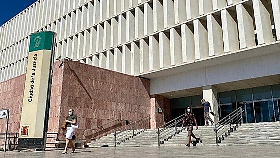 Envían a la cárcel al entrenador detenido en Málaga por supuestos abusos sexuales a menores