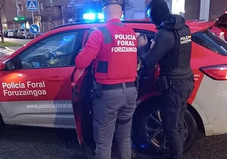 Detenido acusado de asesinar a su mujer y herir a su madre en Sarriguren (Navarra)