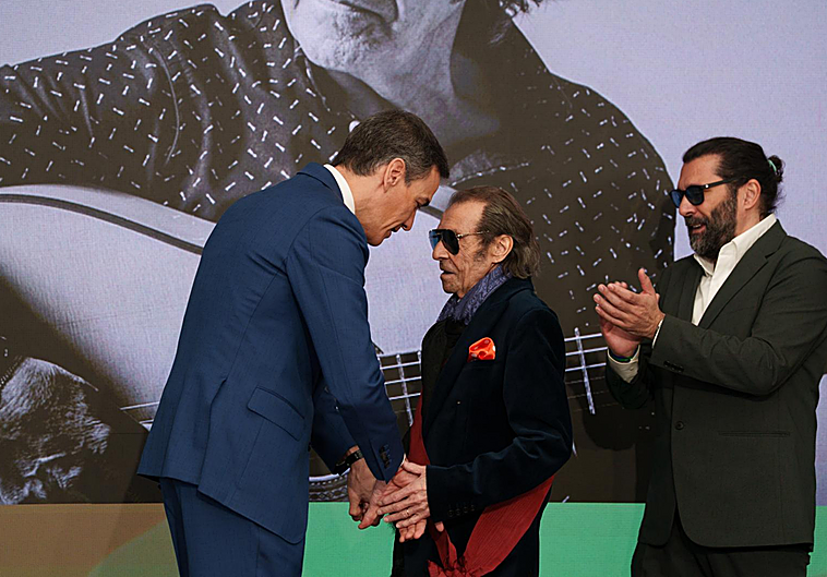 Sánchez vuelve a cargar contra «el odio» en las redes en el homenaje a los 600 años del pueblo gitano en España