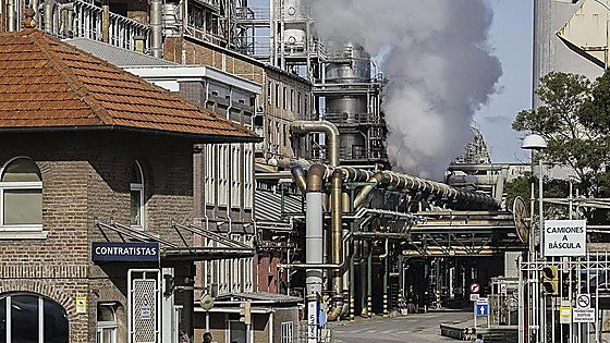 Solvay anuncia un ERE de hasta 77 personas en Barreda y un recorte estructural de un tercio de la producción