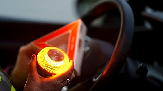Más de cien mil conductores han activado las balizas V16 desde que son obligatorias