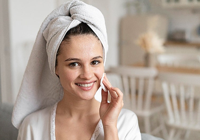 Este limpiador facial controla el exceso de grasa y las imperfecciones y limpia en profundidad