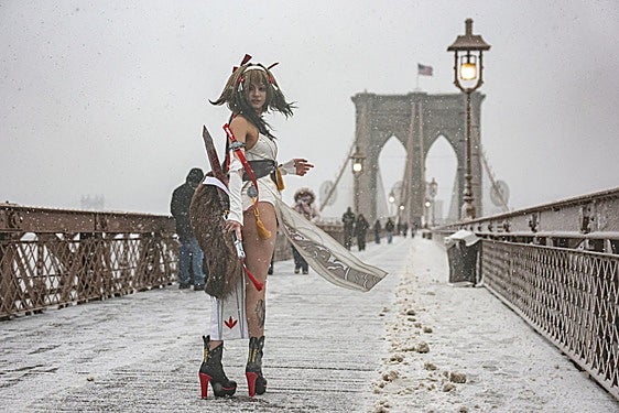 Nueva York declara el estado de emergencia ante la peor tormenta de nieve en una década