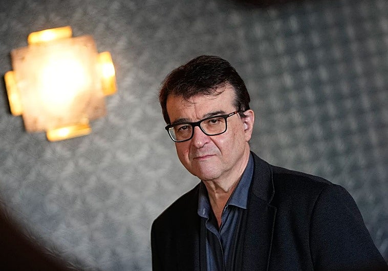 Javier Cercas vuelve a Salamina