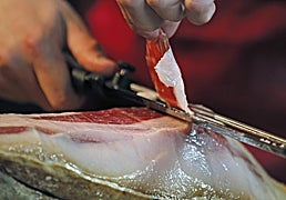 Si quieres cortar jamón como un auténtico profesional necesitas uno de estos cuchillos jamoneros