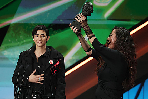 Los Goya se tiñen de protesta con pins de 'Free Palestine'