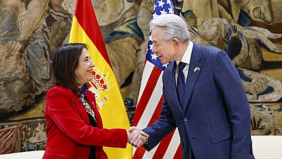 Robles recuerda al embajador de EE.UU que España es un aliado «fiable» que defiende el derecho