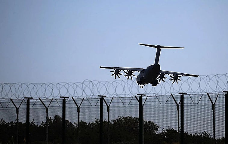 Los números del terror: la emisora fantasma que emite una clave secreta desde el comienzo de la guerra de Irán