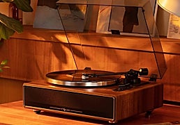 Regalos que no fallan: El tocadiscos de vinilo vintage que todo padre melómano desea