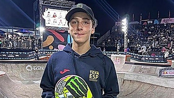 El skater español Egoitz Bijueska gana el campeonato del mundo con solo quince años