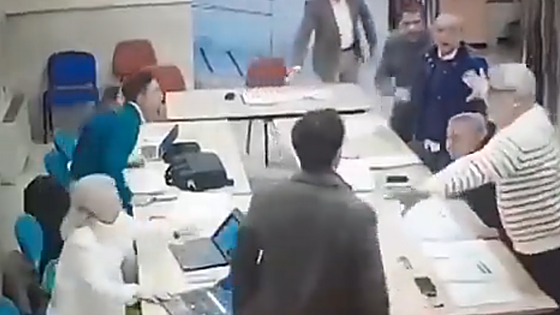 Dimite un concejal del PSOE en Aranjuez por lanzar café a un portavoz de Vox durante una comisión
