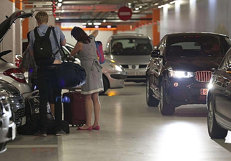 Despedido por trabajar para otra empresa durante su baja por ansiedad y cobrará 15.000 euros por daños morales