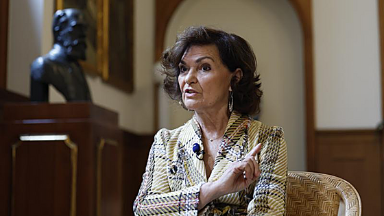 Carmen Calvo presiona al PSOE para abolir la prostitución y los vientres de alquiler en el Consejo de Estado