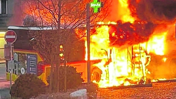 Seis muertos en un incendio provocado en un autobús en Suiza