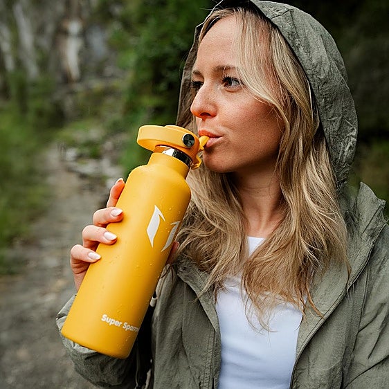Las mejores botellas térmicas para mantener tus bebidas perfectas en casa, en la oficina o al aire libre