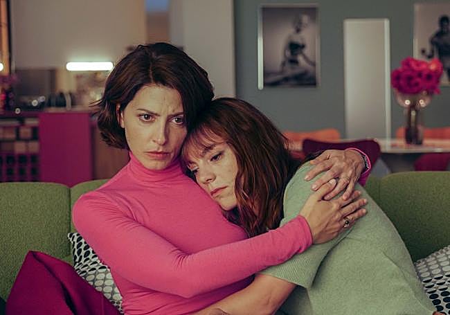 Bárbara Lennie y Vicky Luengo en 'Amarga navidad'.