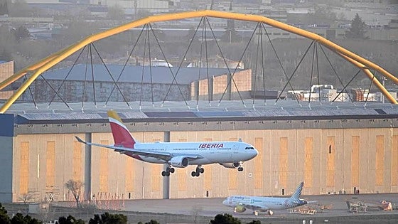 Iberia plantea un ERE voluntario para 996 trabajadores