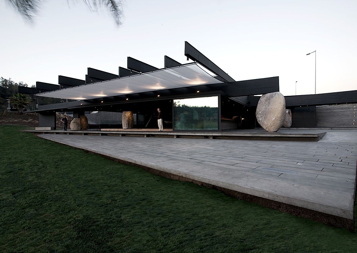 Imagen secundaria 1 - Arriba, 'Casa para el Poema del Ángulo Recto', debajo 'Restaurante Mestizo' y el interior de 'Casa Pite'.