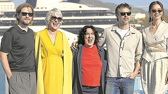 Arantxa Echevarría no tiene piedad con ricos ni pobres en un divertido thriller
