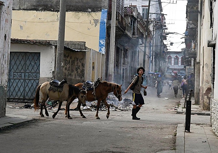 Cuba comienza a levantarse contra el castrismo