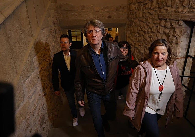 Sánchez rompe la racha de descalabros del PSOE con un candidato despegado del Gobierno