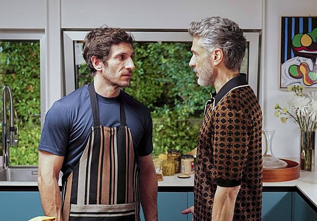 Quim Gutiérrez y Leonardo Sbaraglia en 'Amarga navidad'.