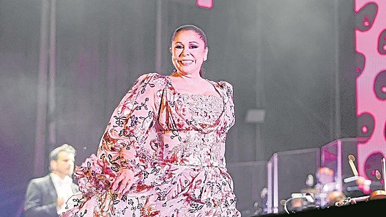 Isabel Pantoja llama a antiguos colaboradores para preparar su gira americana