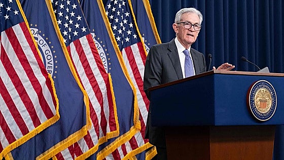 La Fed opta por la cautela y mantiene tipos ante el «incierto» impacto de la guerra en su economía