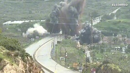 Israel bombardea el puente Al-Qasmiya sobre el río Litani en Líbano