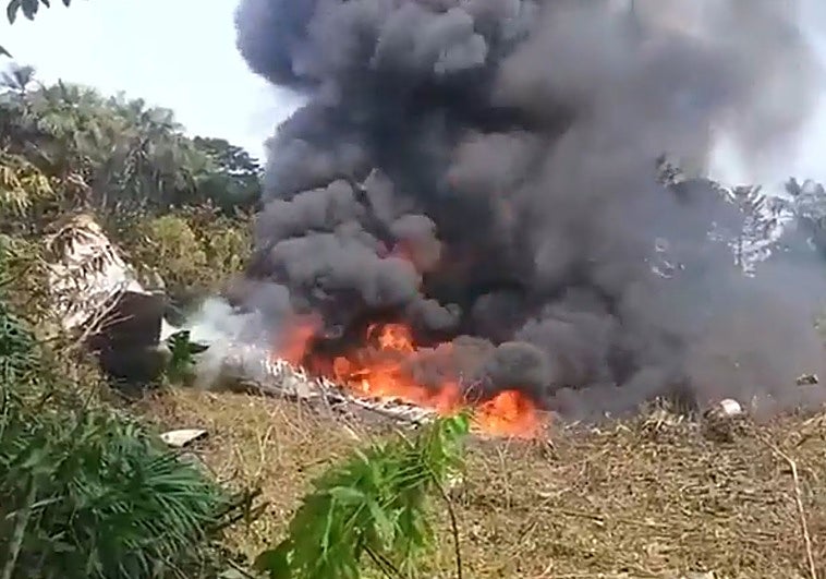 Un avión de la Fuerza Aérea Colombiana se estrella con más de 100 soldados a bordo