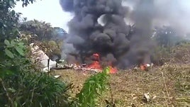 Un avión de la Fuerza Aérea Colombiana se estrella con más de 100 soldados a bordo