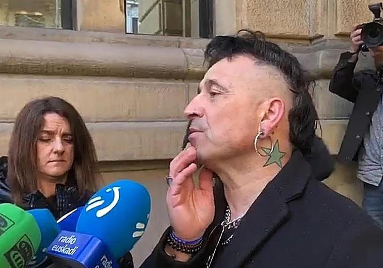 El profesor investigado por ofrecer dinero a tres menores en Irún a cambio de favores sexuales: «Llevan años detrás de mí»