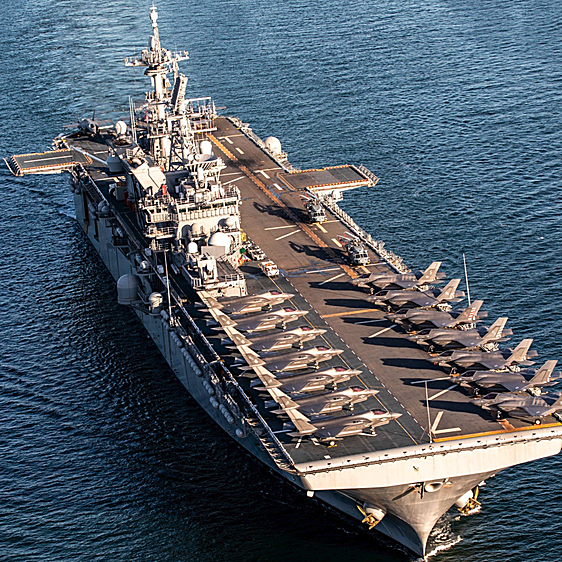 Trump manda su 'puño de hierro' a Ormuz: 4.500 marines y aviones furtivos